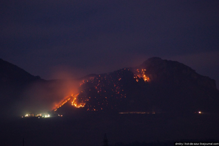Сильный пожар на Бештау сжег склон горы