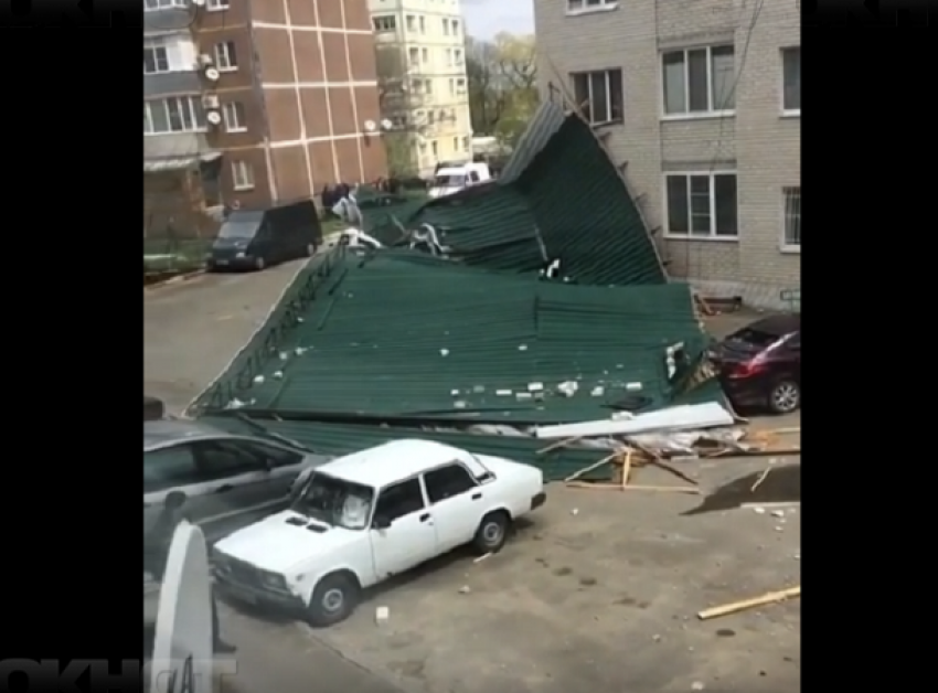 Сорванную ураганом крышу дома за свой счет восстановил застройщик в Ставрополе