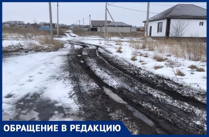 «Дорога — это только название»: семья из Михайловска не допросится ремонта проезжей части у главы Серова 