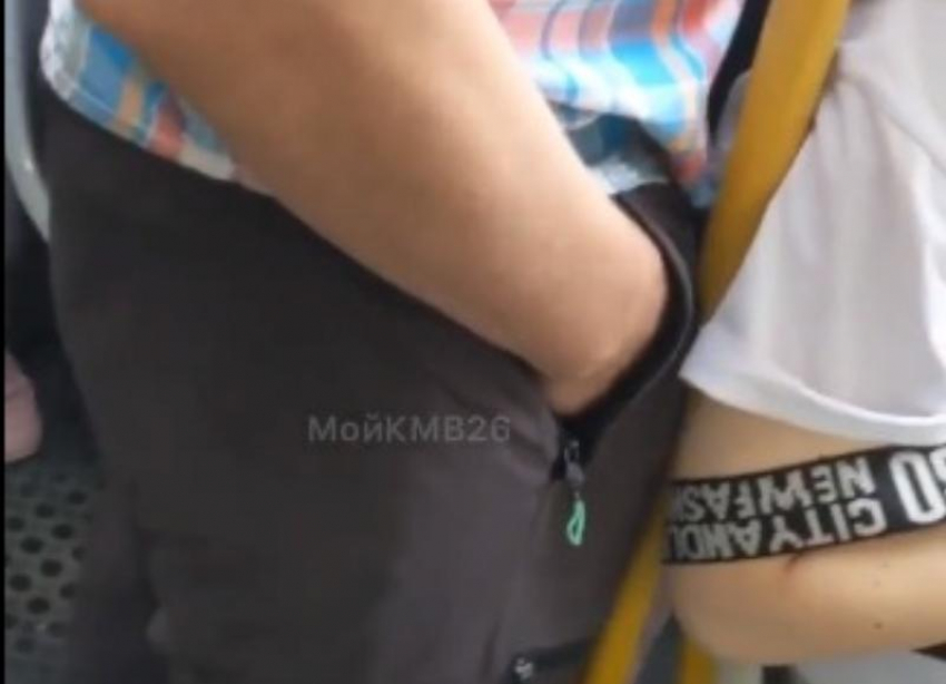 Видео с онанистом в общественном транспорте напугало жительниц Ставрополья