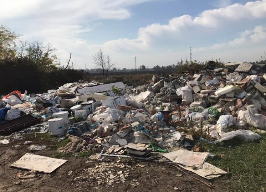 Ставропольское сельхозпредприятие загрязняло поля навозом и мусором