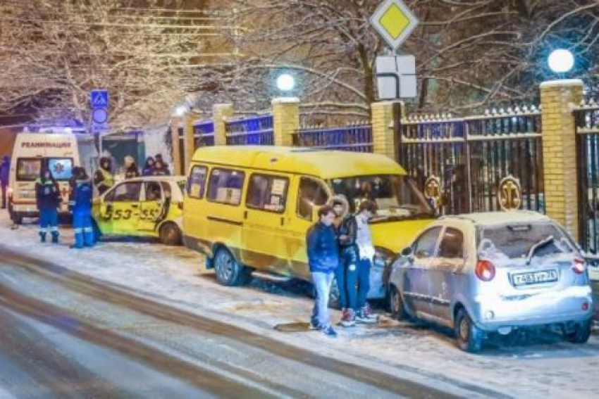 Три автомобиля столкнулись в центре Ставрополя