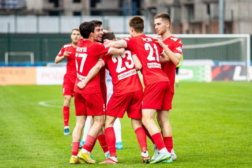 Седьмая точка «Машука-КМВ»: пятигорские футболисты провели достойный сезон в «серебре»