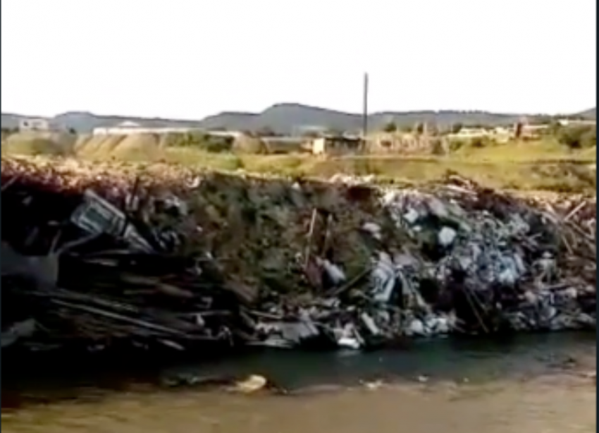 На Ставрополье прокуратура займется мусорной дамбой на реке Подкумок