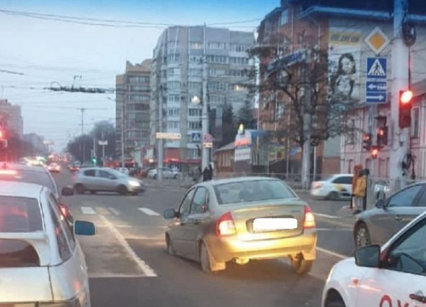 В центре Ставрополя в День Конституции провалился асфальт