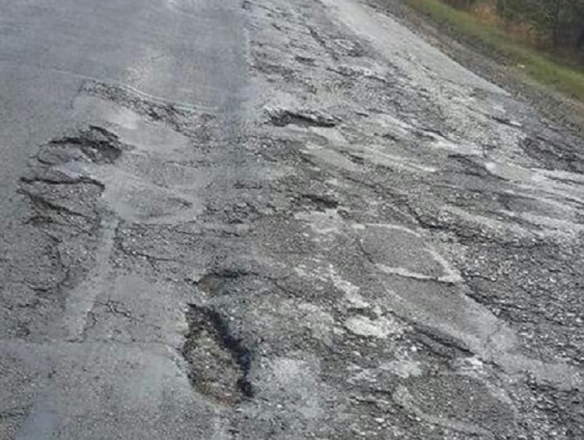 Жители Светлограда рассказали, как часть оживленной дороги под городом превратилась в кошмарное полотнище 