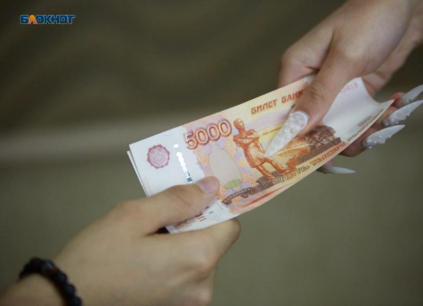 Продавца в Ставропольском крае обманули поддельными пятитысячными купюрами