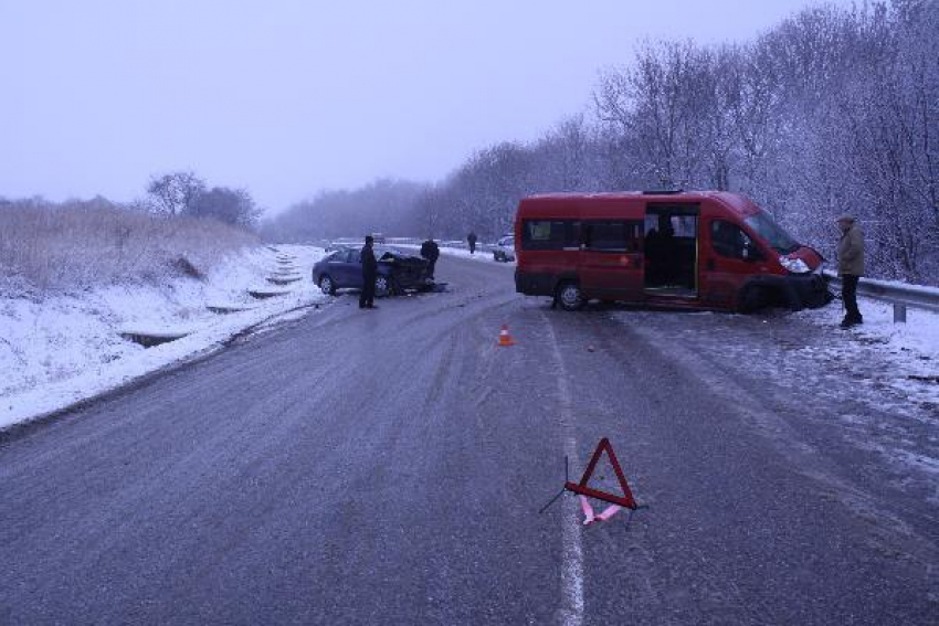 На Ставрополье столкнулись рейсовая маршрутка и «Тойота": семеро пострадавших