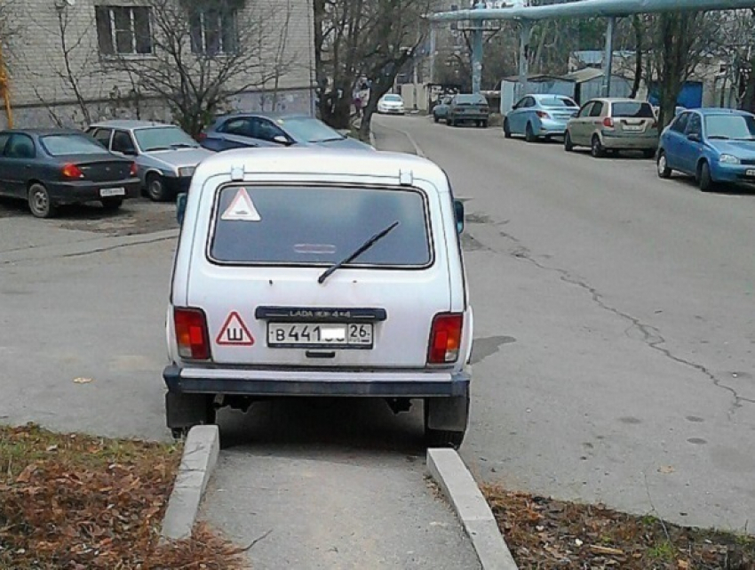 Паркуюсь как хочу: наглый «парковщик года» возмутил ставропольцев