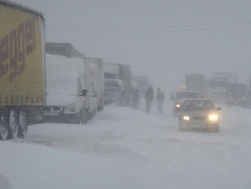 Из-за жуткой непогоды перекрыта часть дороги из Ставрополя в Невинномысск 