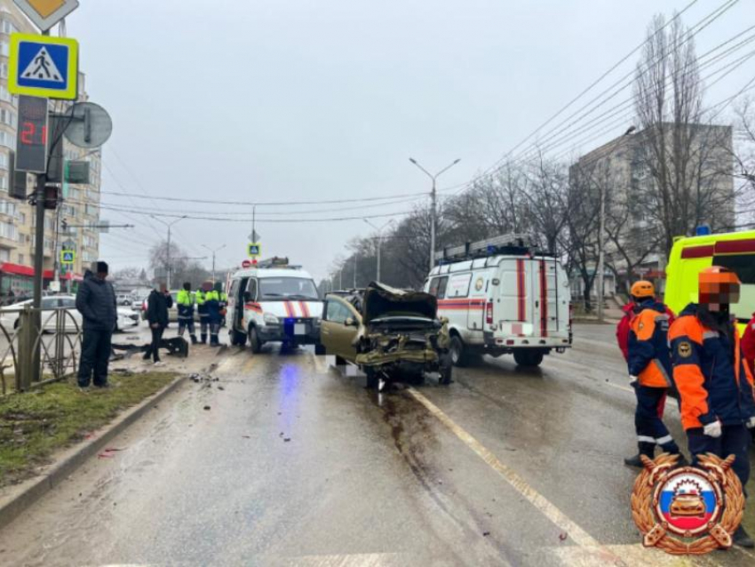 Три человека угодили в больницу из-за аварии в Ставрополе 