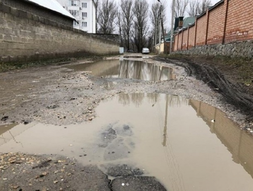 Жители Пятигорска просят власти сделать их пропащую дорогу