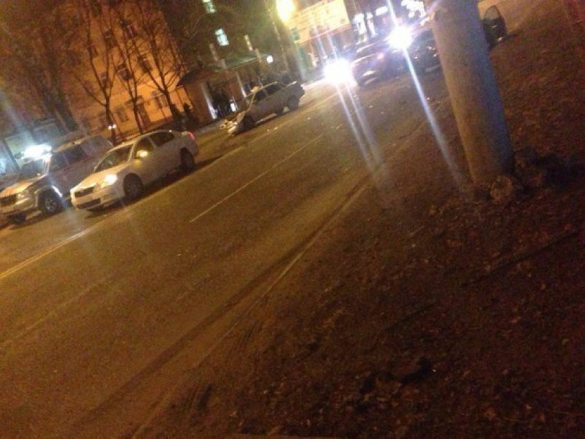 Ехавшее по заказу такси попало в аварию в Ставрополе