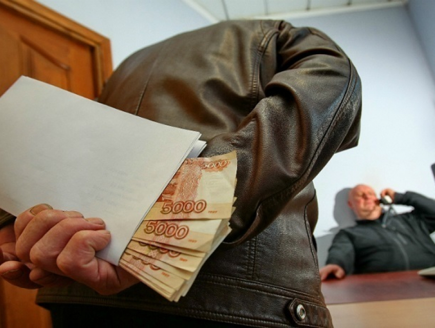 Сотрудник УФСИН вымогал взятку у автолюбителя на Ставрополье