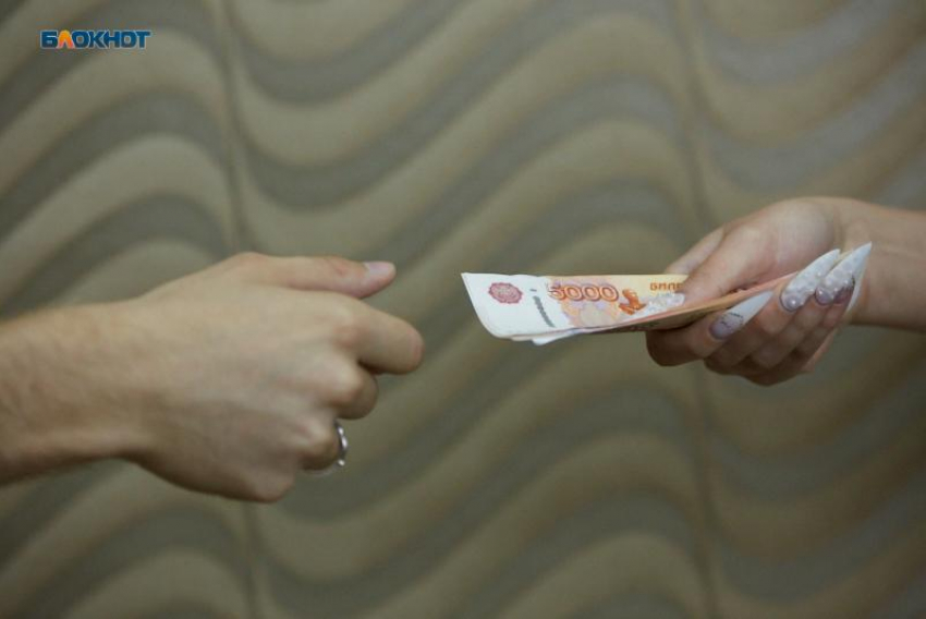 В Ставрополе замдекана колледжа получила 6 лет колонии за продажу аттестаций студентке