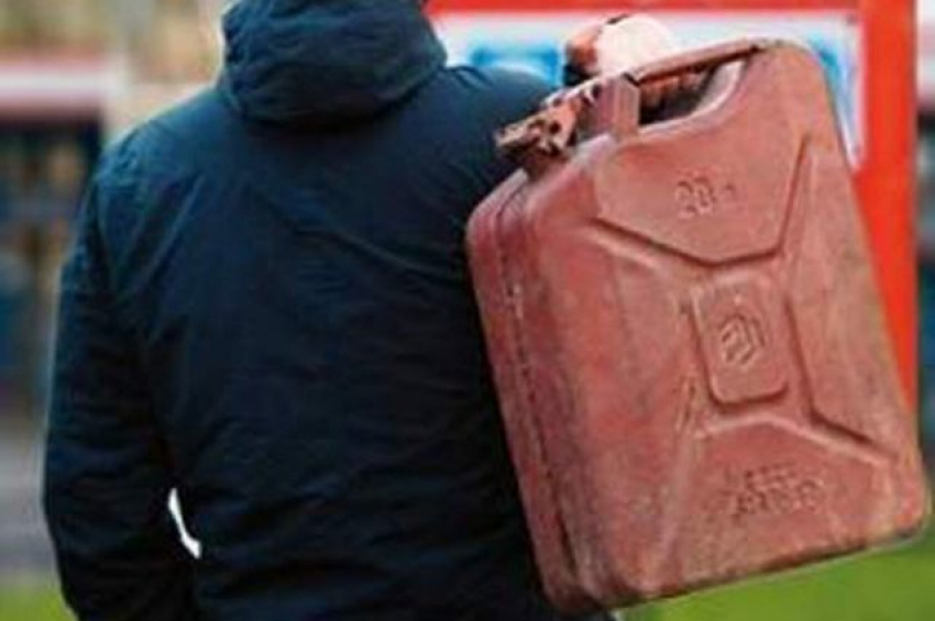 Бывший полицейский слил ведомственное топливо на 8 миллионов рублей