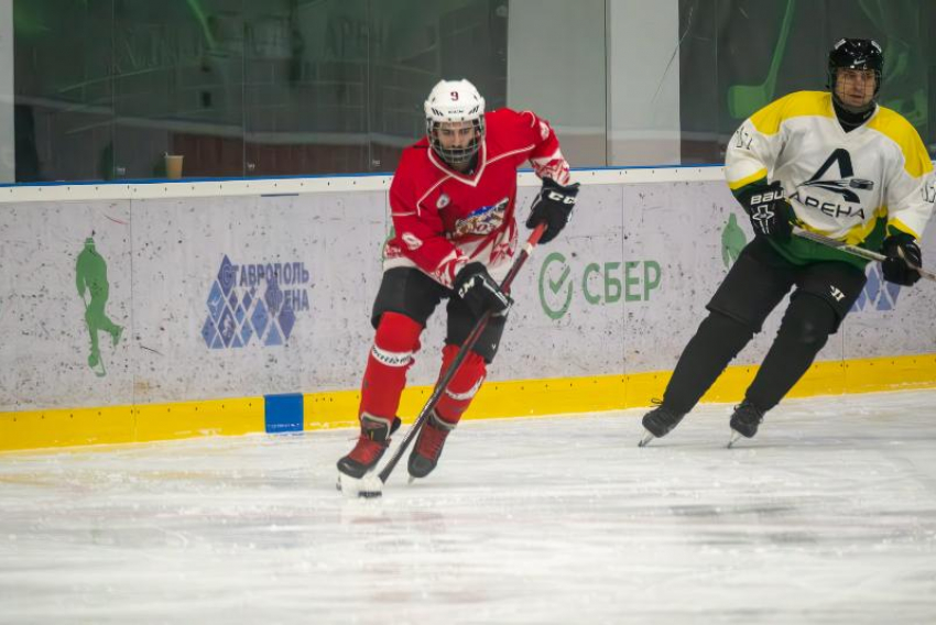 Плей-офф набирает обороты: в ставропольской Ночной хоккейной лиге пришло время полуфиналов