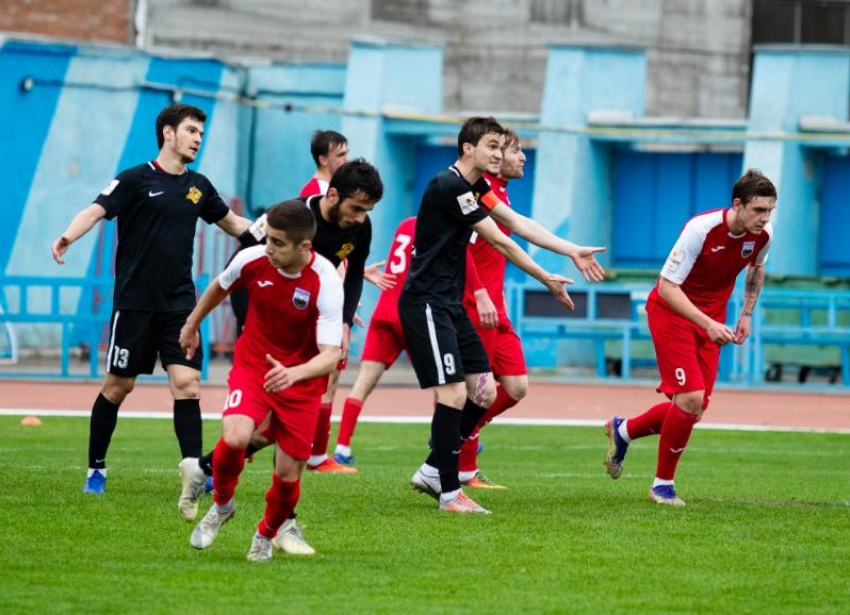 На Ставрополье футбольная неделя 25 тура первенства была полна компромиссов