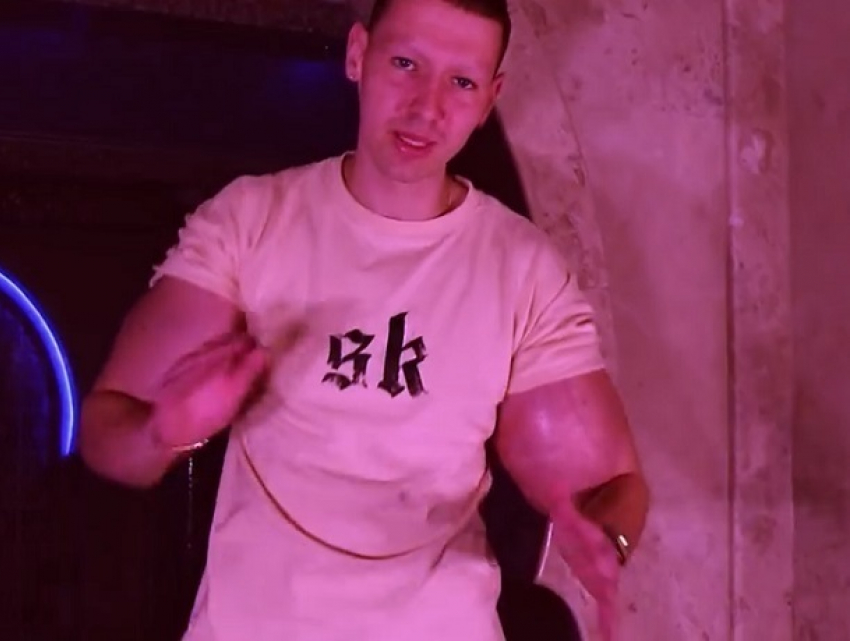 "Со мной в постели лишь модели": Кирилл Терешин снялся в одиозном рэп-клипе 