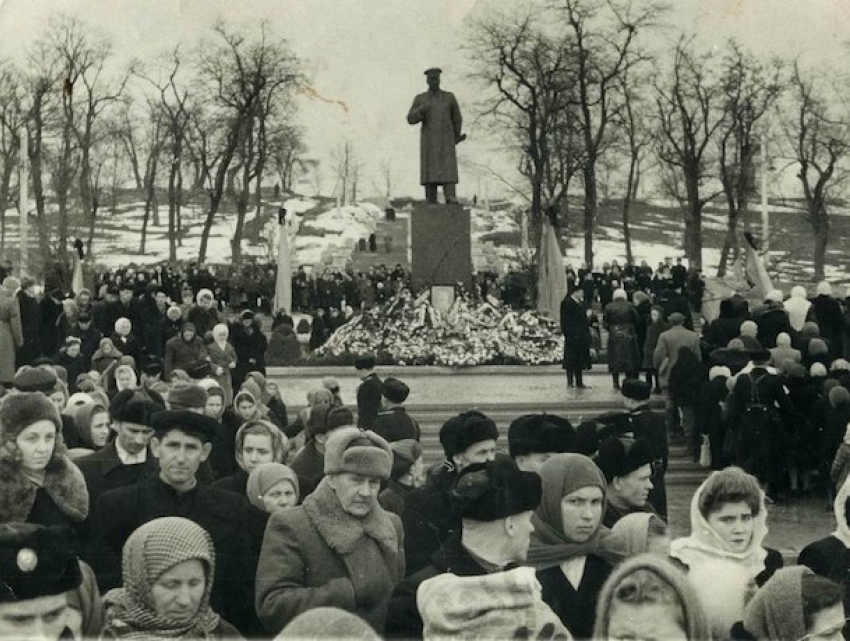 Думали, что Сталин беседует с Мао: памятники «отцу народов» исчезли холодной ставропольской ночью 