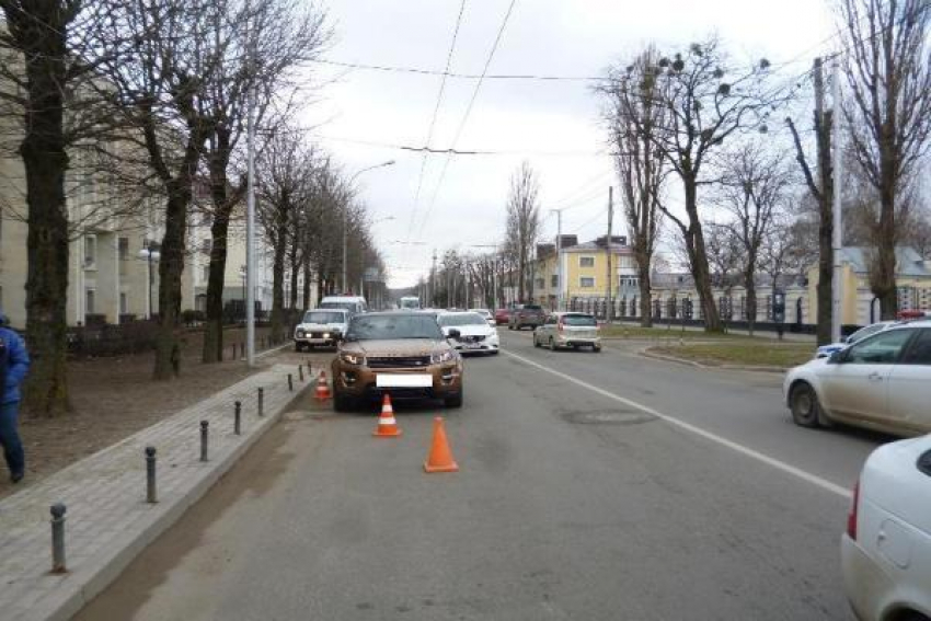 Женщина на внедорожнике сбила пешехода возле университета в Ставрополе