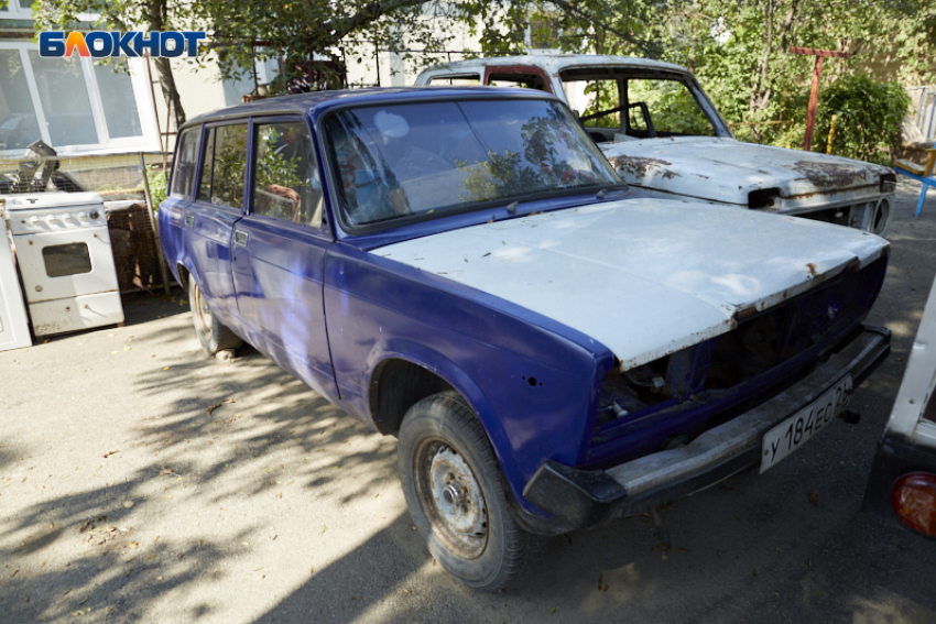 Более 100 тысяч рублей требуют власти Ставрополя от хозяина брошенного на Макарова автохлама