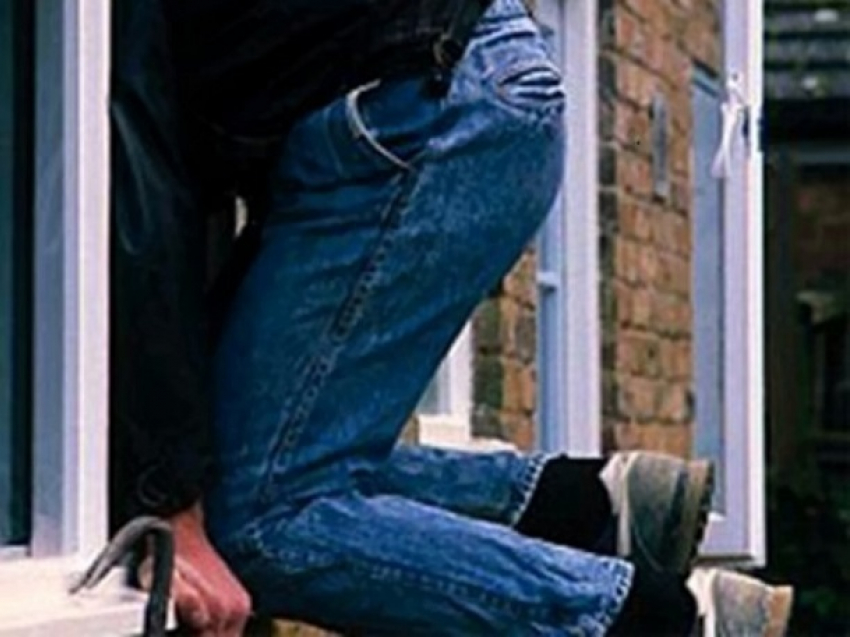 Пьяный мужчина залез в дом к бабушке и изнасиловал ее на Ставрополье