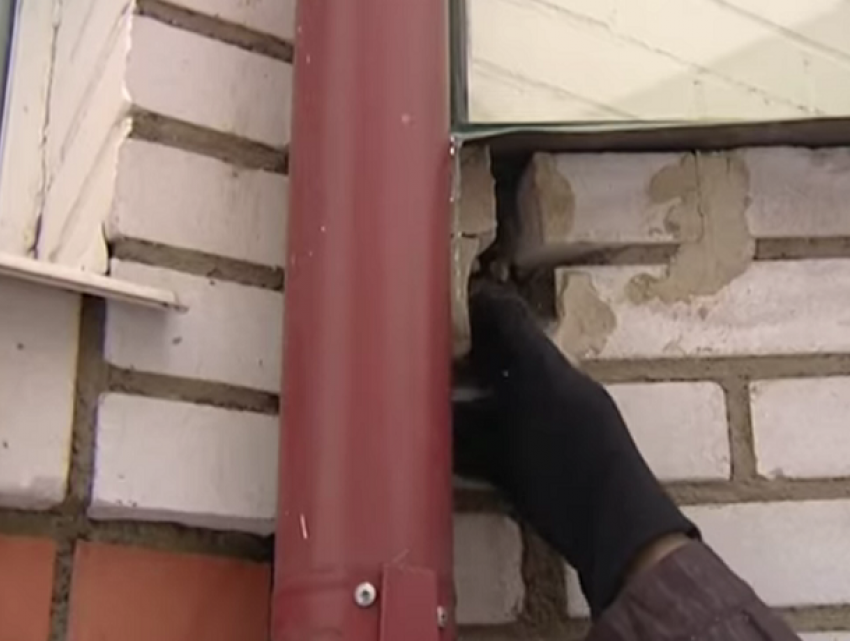 За съемные квартиры жильцам потрескавшегося дома выплатят по 10 тысяч рублей на Ставрополье