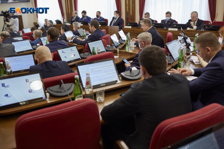 «Подрывают доверие и образуют километровые пробки»: депутаты Ставрополья раскритиковали ремонт мостов за 302 миллиона