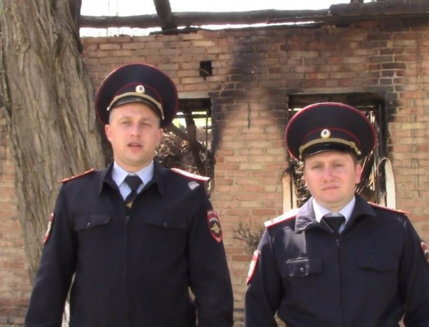 Ставропольские полицейские спасли из огня пожилую женщину