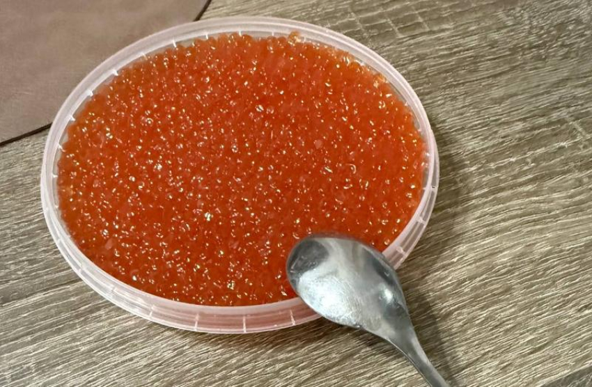 За маленькую банку тысячи рублей — во сколько обходится красная и черная икра в Ставрополе