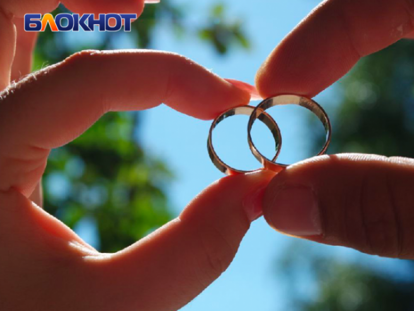 В Ставропольских ЗАГСах отметили праздник и рассказали о браках года