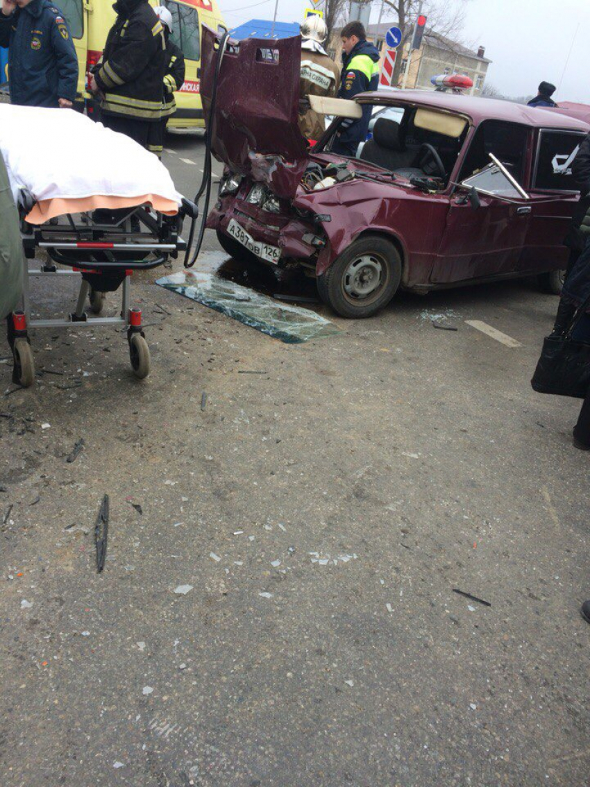 В ДТП с маршруткой на выезде из Ставрополя пострадали шесть человек