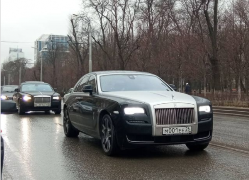 В Ростове-на-Дону «засветился» кортеж из Rolls-Royce и Mercedes со ставропольскими номерами  