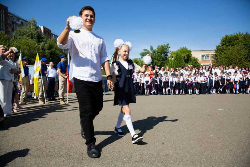 Одиннадцать тысяч на серые тряпки? Школьный дресс-код возмутил родителей на Ставрополье