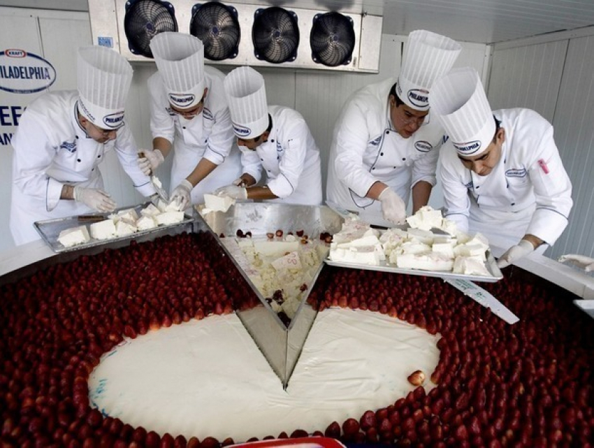 Самым большим в мире чизкейком с занесением в Книгу рекордов Гиннеса накормят ставропольцев на День города