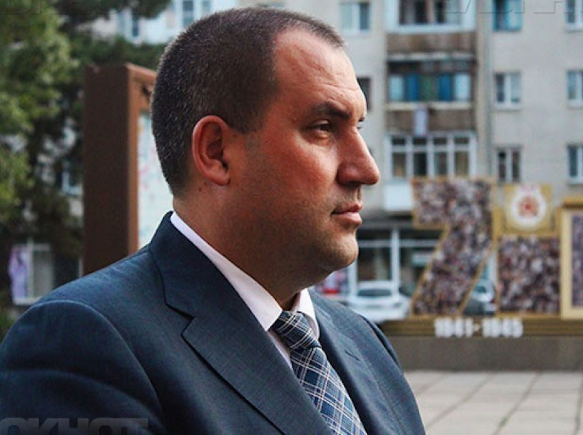 Решение суда не вынудило скандального мэра Минвод Перцева уйти с должности
