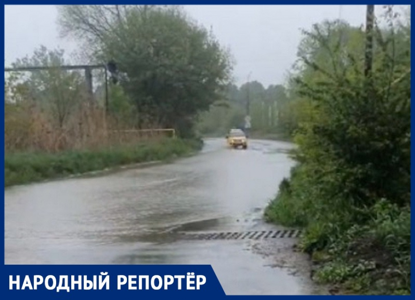 «Нашему мэру насрать»: жительница города Лермонтов пожаловать на затопленные улицы