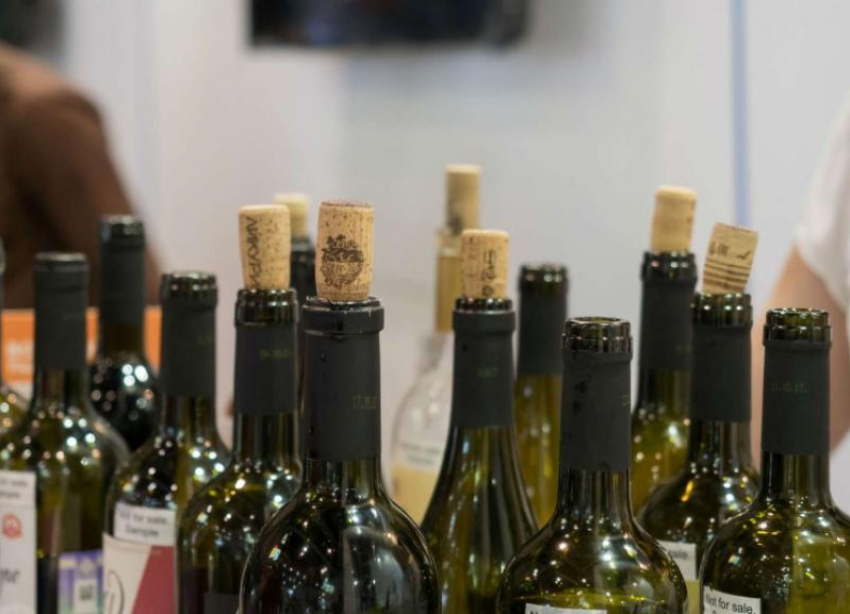 За торговлю контрафактным белым вином на 3,2 миллиона ставропольскому бизнесмену грозит тюрьма