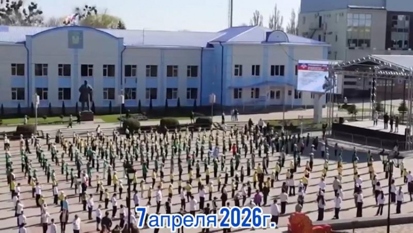 Около 300 учеников стали участниками акции «Зарядка с чемпионом» в Михайловске