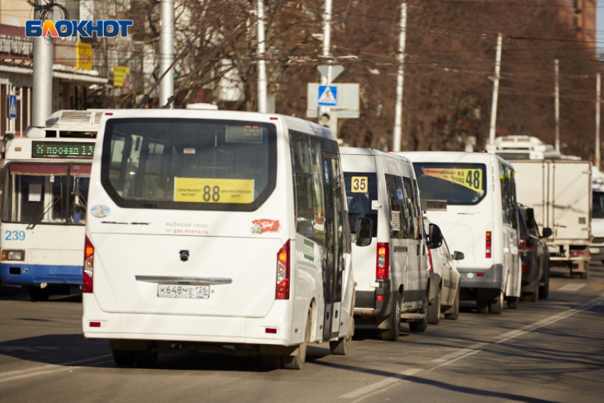 Город застыл: Ставрополь накрыли девятибалльные дорожные заторы