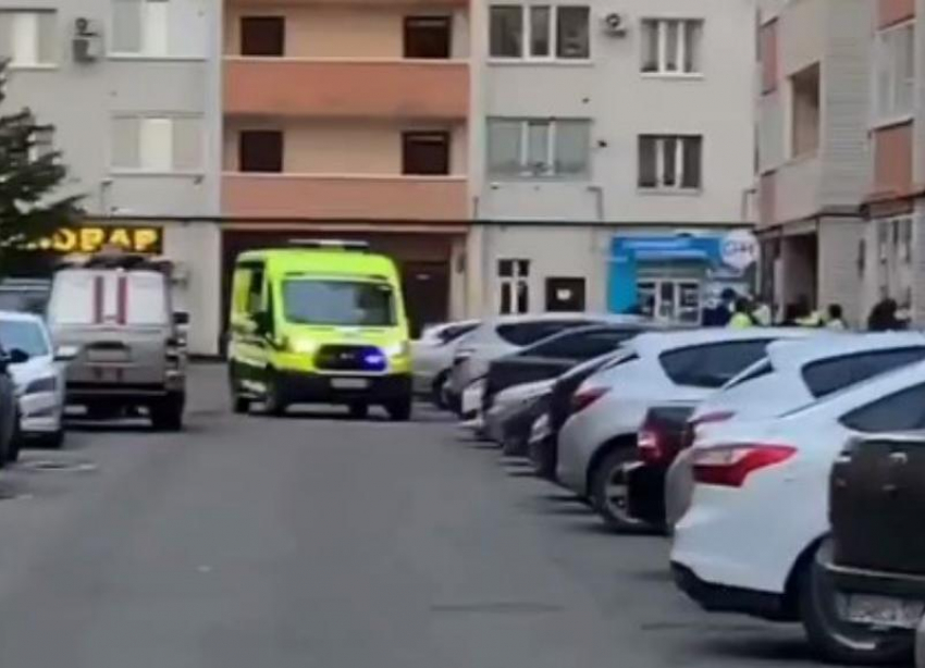 В Ставрополе девушка выпала из окна многоэтажки