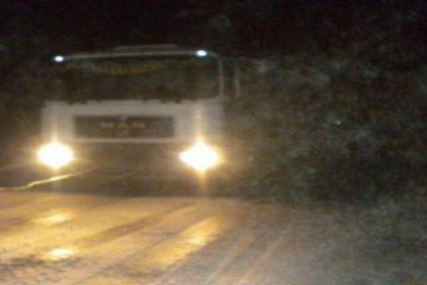 Сильный гололед остановил грузовики на подъезде к Ставрополю