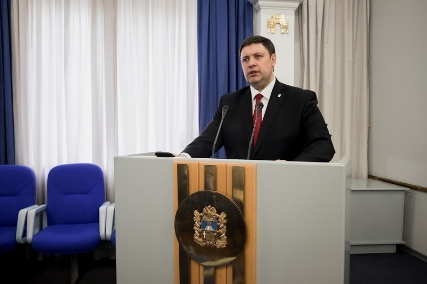 На заседании краевой Общественной палаты депутат Новопашин к своему докладу о работе реабилитационных центров представил фильм 