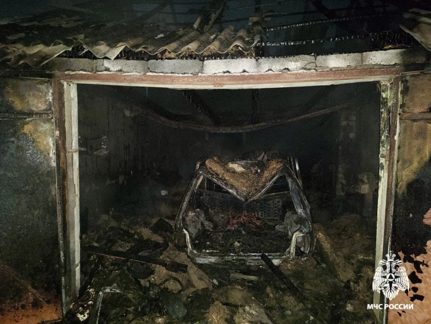 Два человека пострадали при пожаре в гараже в Ставропольском крае