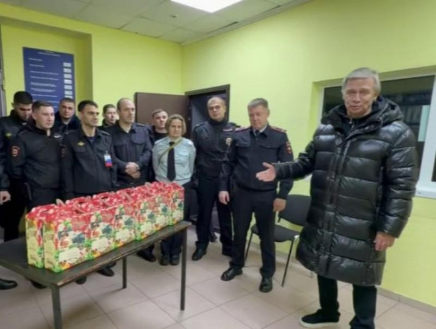 Врачей и сотрудников ЕДДС поздравили в Шпаковском округе с Новым годом