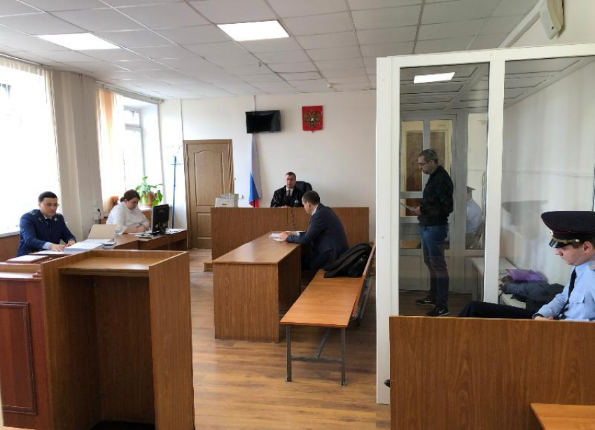Обвиняемый в мошенничестве на 83 миллиона экс-депутат думы Ставрополья потребовал вернуть дело прокурору