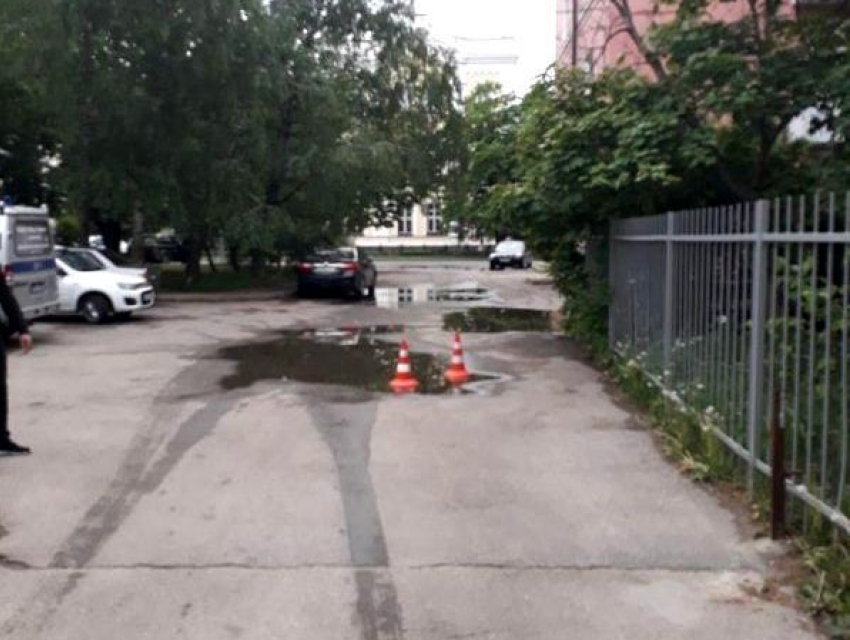 Водитель «Киа-Рио» сдавал назад и сбил пенсионерку  во дворе дома в Ставрополе