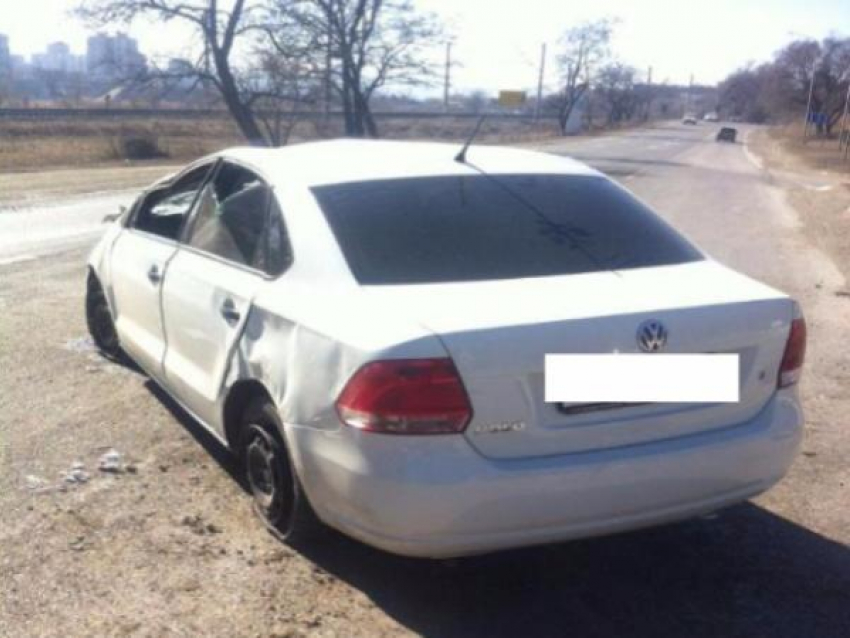 Водитель легковушки въехал в разделительный отбойник вблизи Кисловодска