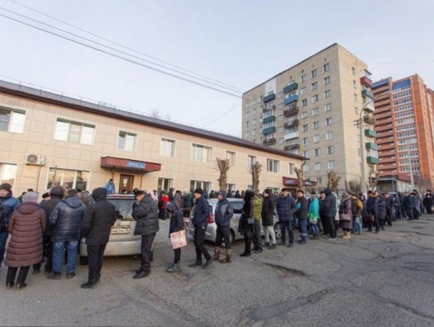 В Ставрополе образовались огромные очереди за справкой на водительские права по старой цене 